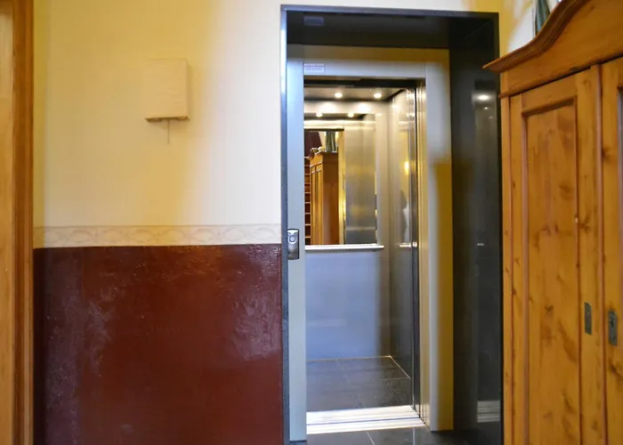 Hermann Bar Hotell *